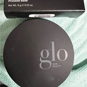 Glo Skin Beauty Pressed Base - Beige Medium